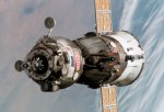 800px-Soyuz_TMA-6_spacecraft.jpg