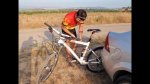 ktm y javielo preparandola.jpg