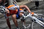tdf09st17-crash[1].jpg