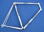 Pinarello_ORIA_ML34_Banesto_1993_replica.jpg