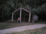 Yo en la mini iglesia de Santa Lucia. Astariz..jpg