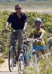 gal_obama_marthas_vineyard_09.jpg