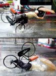 bici-chino-lluvia.jpg