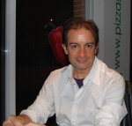 el chache en la pizzeria.jpg