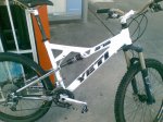 YETI575dcha.jpg