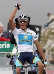 Contador_celebra_triunfo_etapa_alto_Angliru.jpg