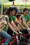 hari-batik-nasional-dan-bersepeda-dengan-miss-earth-larissa-ribe-201010311705424837.jpg