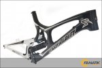 v10c-blkgld-06.jpg