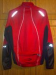 01.Chaqueta roja detras.jpg
