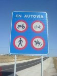 Cartel_entrada_autovÃ­a._TrÃ¡ficos_prohibidos.JPG