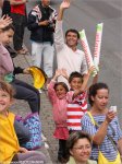 tdf11st04gc-cheering.jpg