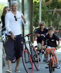 2010-09-12-david-beckham-fixed-gear-bike.jpg