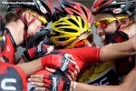 tdf11st21-hug.jpg