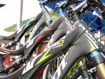 2012-Pivot-Cycles-Mach-575-carbon-mountain-bike08.jpg