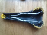 Sillin Selle Italia Pro team 95 vista abajo (640x480).jpg