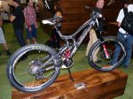 prototype-santa-cruz-carbon-v10-downhill-bike01-600x450.jpg