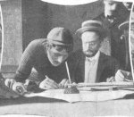 10 .1903 - Tour.  Leon Georget en un control de firmas.jpg