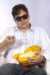 7711190-un-joven-viendo-una-pel-cula-en-3d-con-elegantes-gafas-3d-y-comiendo-palomitas-de-ma-z.jpg