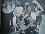1907 - Tour. Comisarios y Petit-Breton.jpg
