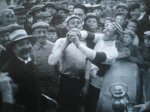 1908 - Tour. Passerieu y Petit-Breton se disputan un bidon.jpg