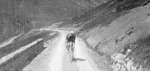 8.  1914 - Tour. 7&#170; etapa, Faber solo en el Col de Puymorens.jpg
