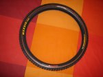 Maxxis Mobster Dual Ply MaxxPro 50a, 2Â´5, montada detrÃ¡s en tres bajadas..JPG