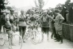 1919 - Tour. 11&#170; etapa, Christophe (porta el primer maillot amarillo), Scieur, Alavoine y L.jpg