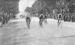 1920 - Tour. 1&#170; etapa, llegada en El Havre, gana Louis Mottiat.jpg