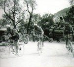 1920 - Tour. 9&#170; etapa, Col de Braus, Jos&#233; Pelletier, Louis Heusghem y Henri  Ferrara.jpg