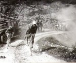 1921 - Tour. 6&#170; etapa, en el Aubisque, L&#233;on Scieur y Luigi Lucotti.jpg