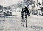 1923 - Tour. 1&#170; etapa, Jacquinot llega al El Havre.jpg