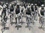 1925 - Tour. 6&#170; etapa, buen humor en la salida. Deloffre, Alavoine, Christophe y Thys en ca.jpg
