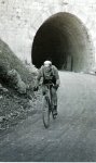 1925 - Tour. 14&#170; etapa, Christophe saliendo del tunel del Galibier.jpg