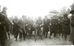 1926 - Tour. 10&#170; etapa, en la cima del Tourmalet, Odile Tailleu.jpg
