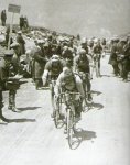 1926 - Tour. 11&#170; etapa - Lucien Buysse, Aimo y Frantz en el Col de Port.jpg