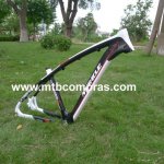 mc019 rojo-blanco-negro2 min.jpg