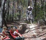biker dando salto.jpg