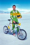 wereldrecord_staand_achter_fiets_voor_drukwerk_small.jpg
