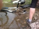 Raul limpiando bici.jpg