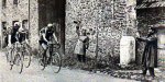 1927 - Tour. 5&#170; etapa, la entrada en Bretagne de Le Drogo y de P&#233;lissier.jpg