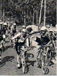 1927 - Tour. 15&#170; etapa, Van Slembrouck descarga sus nervios sobre Bariffi.jpg
