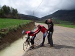 23-Lavando la bici.JPG