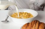 tazas-cereales-con-leche-nina-bebe_3334294.jpg