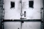 20081010111204-puertas-cerradas.jpg