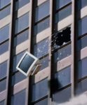 tirando la pc por la ventana.jpg