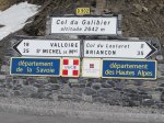 Col_du_Galibier_-_Panneaux_au_col.JPG