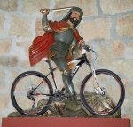 santiago en bici.jpg