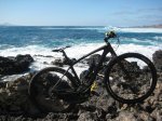 bici rocas entrada al confital.jpg