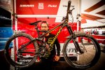 s780_Steve_Smiths_Winning_Ride_650B_Devinci_Troy.jpg