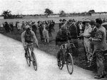 5.  1929 - Tour. 1&#170; etapa, Dossche bate a D&#233;olet en Caen.jpg